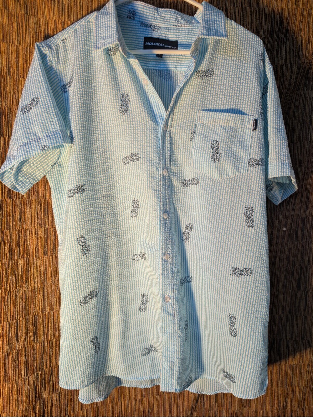 Molokai Surf Co. Men's Short Sleeve Button-Up Shirt Size Large Pineapple Pattern